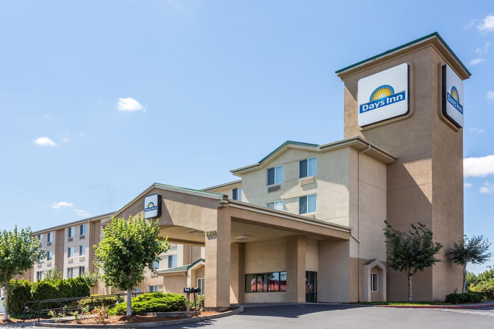Days Inn By Wyndham Portland East Exterior foto